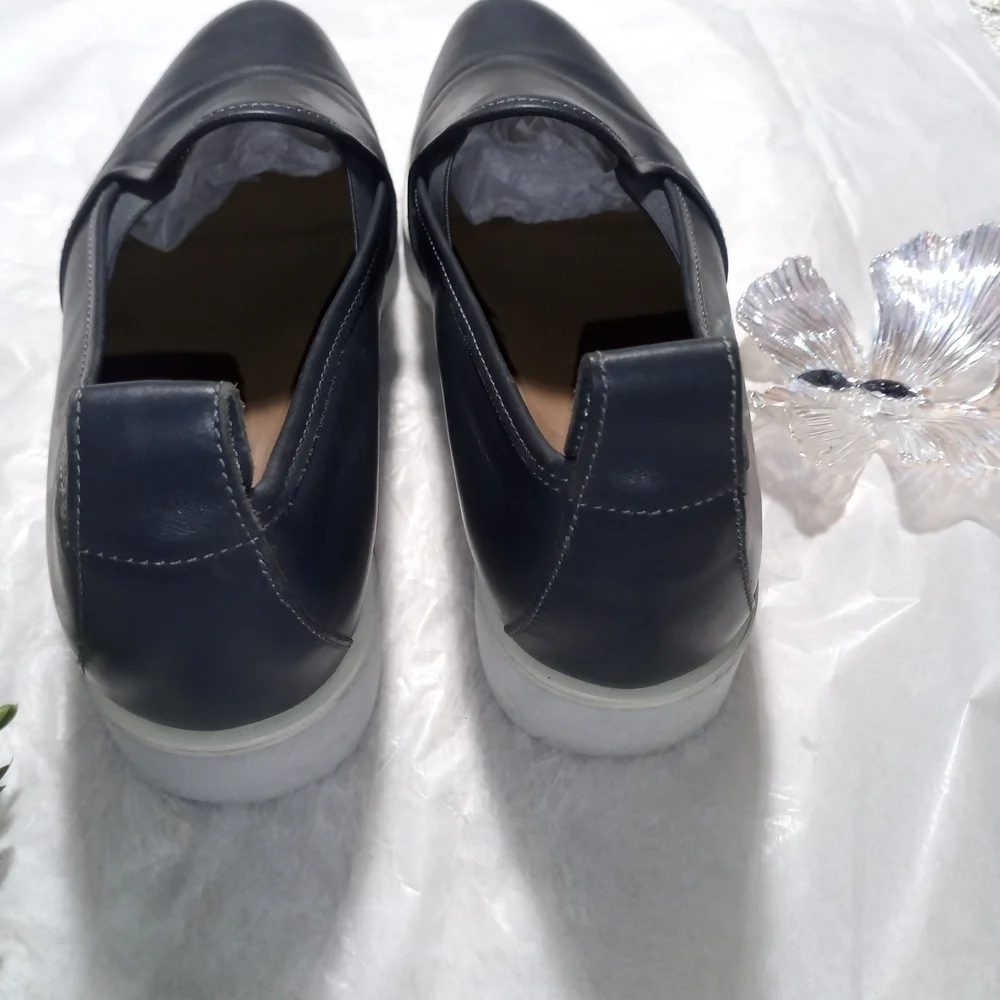 Everlane Blue and White Slip-On Loafers